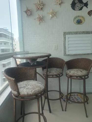 Banqueta e mesa bistro
