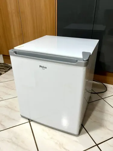Frigobar Philco 47 litros como novo
