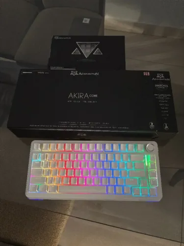 Teclado Mecânico Personalizável Adamantiun Akira Core (Raccon) Branco