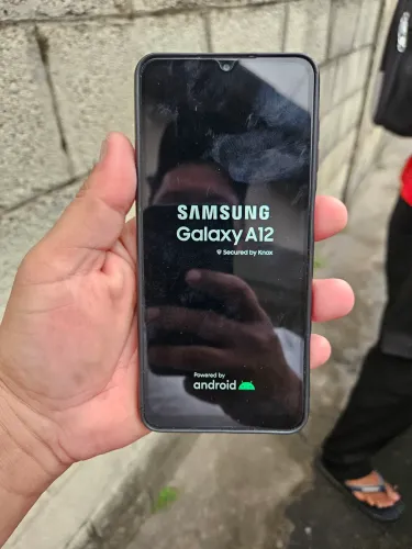 Samsung Galaxy A12 semi novo