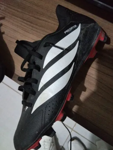 Chuteira Adidas