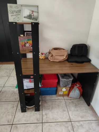 Escrivaninha semi-nova