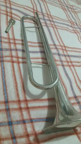corneta sibemol, cano longo niquelada.