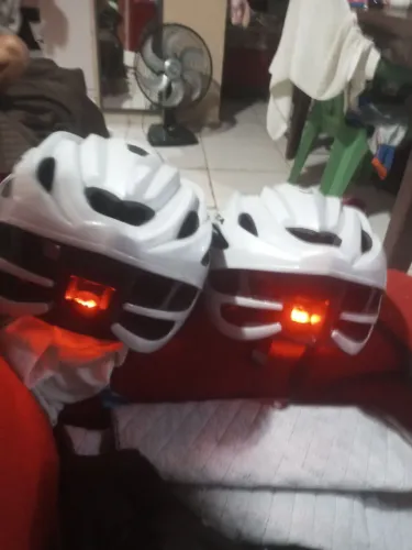 Dois capacete para ciclista Jetta