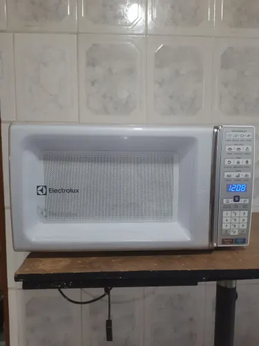 Microondas electrolux me044 34lL usado em ótimo estado