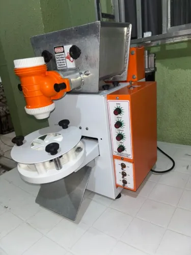 Maquina modeladora de salgados