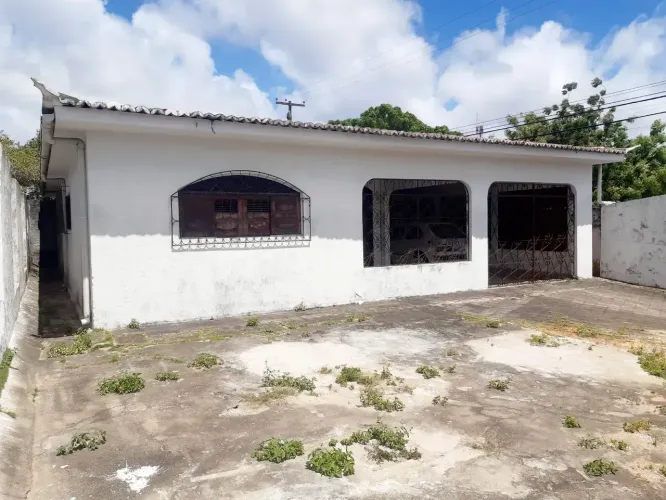 OPORTUNIDADE - VENDO CASA GRANDE PRÓXIMO DO DETRAN-RN - ACEITA FINANCIAMENTO BANCÁRIO.