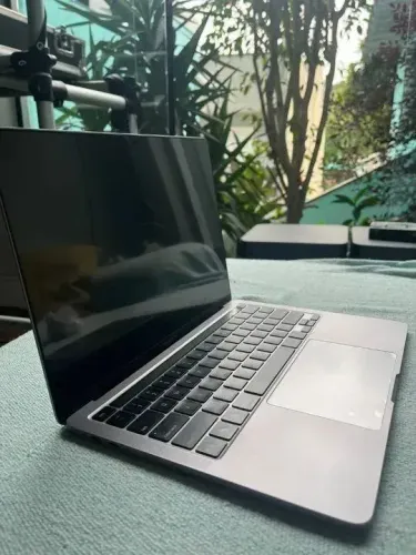 Macbook Pro 13 M2 (2022) 16gb 256gb Ssd A2338 Touch Bar Cinza (Usado)
