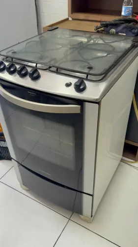 Fogão Eletrolux 4 bocas (fogão completo, tem as trempes, só estão guardadas)