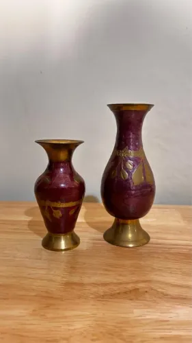 Par de vasos indianos latão/bronze esmaltados