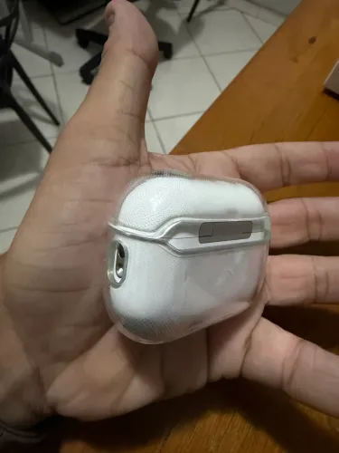 Apple AirPods Pro 2 - USB C - com cancelamento de ruído e tradução online
