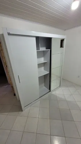 Guarda-Roupas postas de correr 1,8 metros.x 2.10 metros