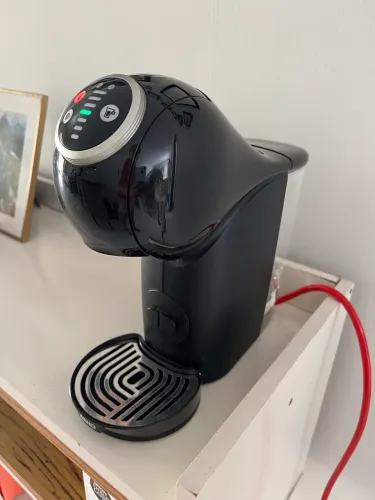 Cafeteira Dolce Gusto Gênio S Plus Preta 220V