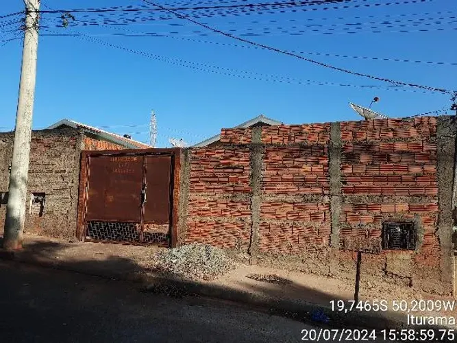 Imóvel com ótimo padrão Casa no Centro, Iturama - MG, Nº 204, 2 quartos, 1 vaga, 180m² |