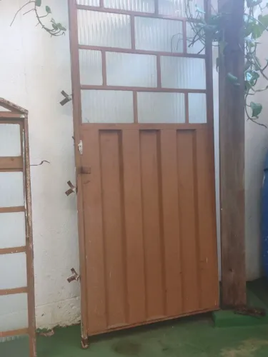 Porta de aço (chapa) 18 forte e grossa