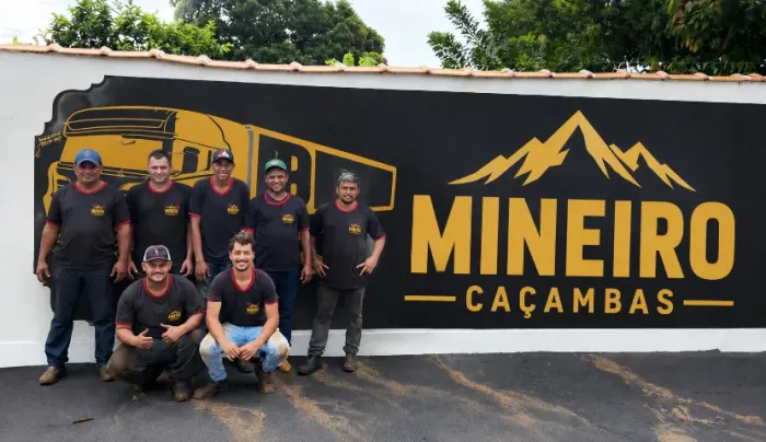 Vaga para ajudante , casa de material de construção 