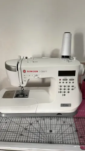 Máquina de Costura Singer