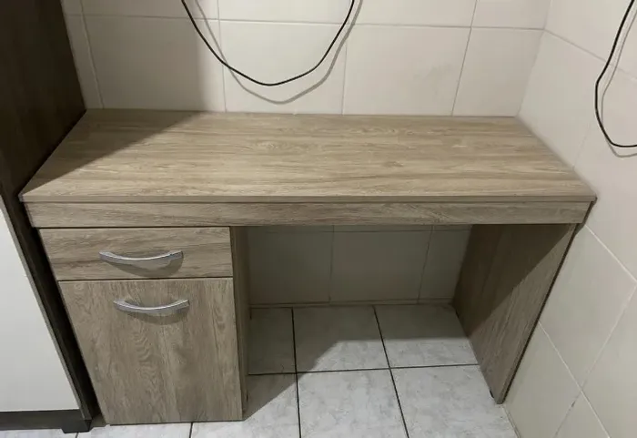 Escrivaninha Compacta em Ótimo Estado