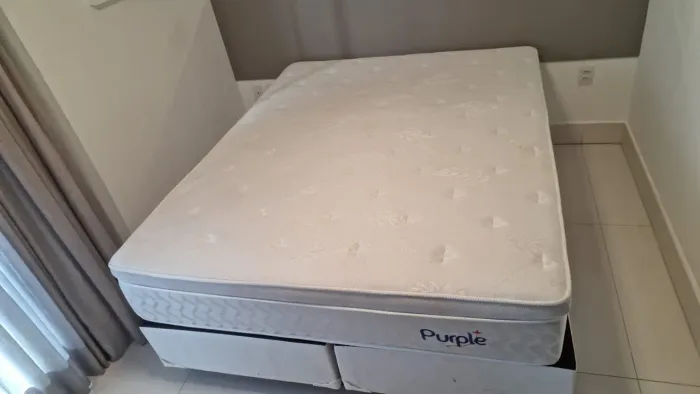Cama box Queen semi nova 