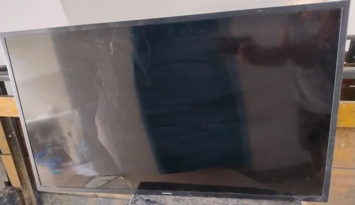 TV SAMSUNG 32 TELA QUEBRADA