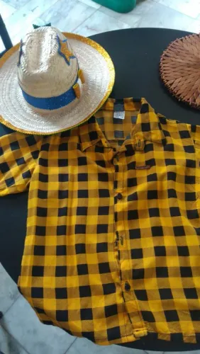 Camisa de são João e chapéu de palha