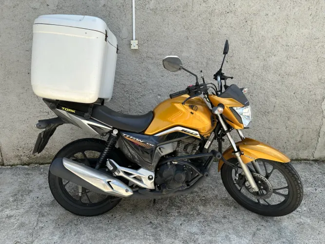 Baú + Suporte Para Titan