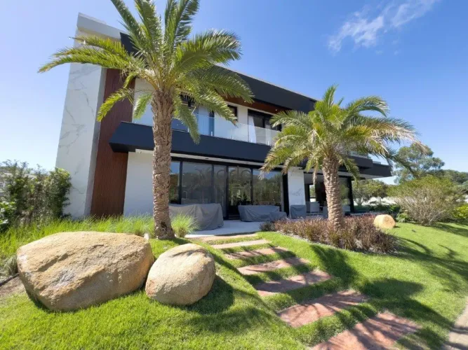 Casa mobiliada e decorada com 6 suítes e piscina à venda, 588 m² - Velas da Marina - Capão