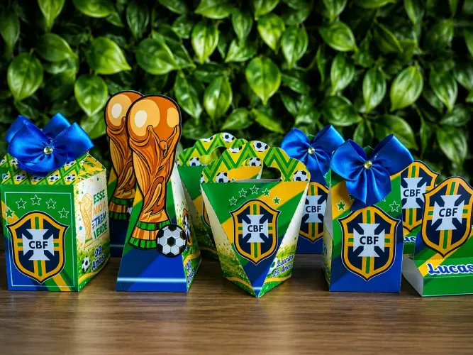 PROMOÇÃO DE MIMOS PERSONALIZADOS SACOLINHAS E REVISTAS
