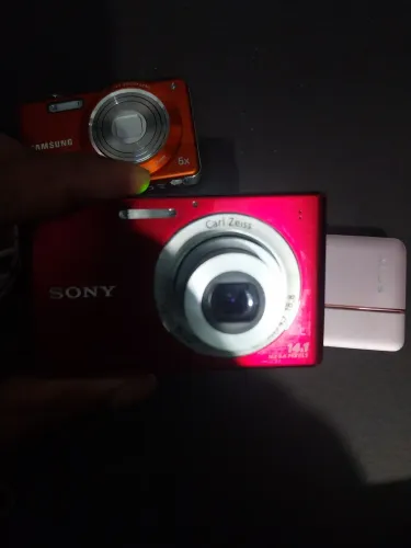 Vende se câmera digital sony funcionando e samsung com risco na tela outras com defeito 