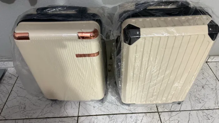 Vendo malas novas a pronta entrega 