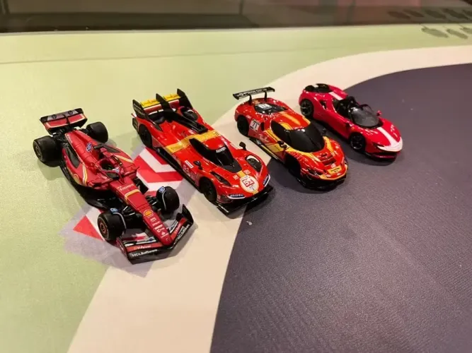 Miniatura Ferrari shell