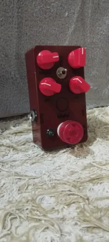 Pedal de distorção Angry Charlie do Andy timmons