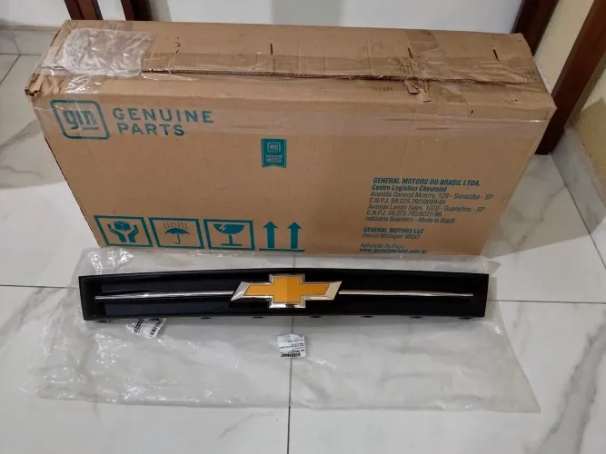 Grade superior radiador Tracker 2013 a 2022 original novo