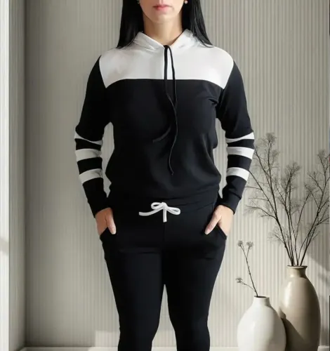 Conjunto semi-novo feminino com capuz veste 42
