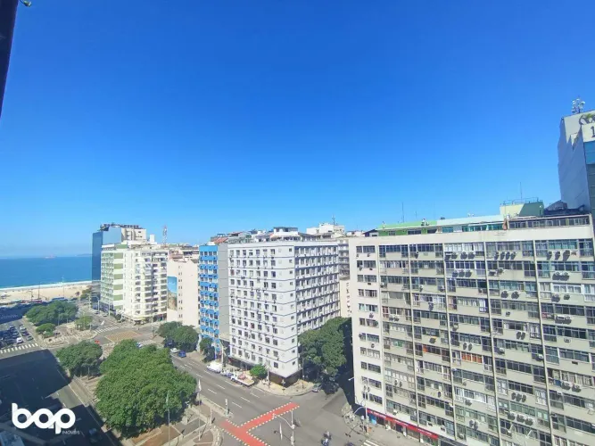 Apartamento na Av. Princesa Isabel | Kitnet Espaçosa em Copacabana/Leme com Vista Parcial