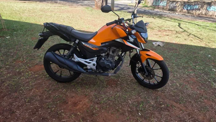Titan 160 2025 laranja