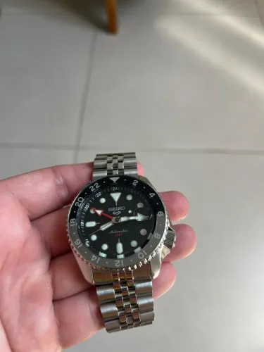 Relógio Seiko 5 Sports Automático "Bruce Wayne" 42.5mm SSK001