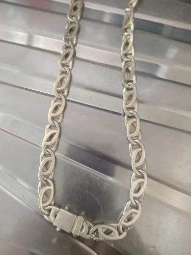 Vendo corrente de preta