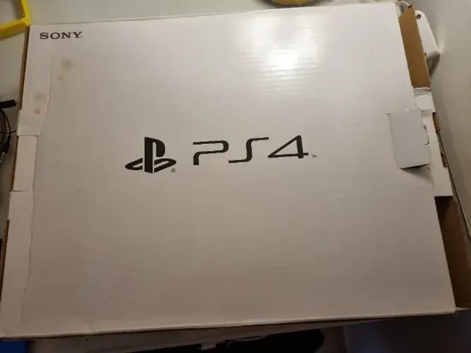 Playstation 4 Slim 500gb com 2 controles