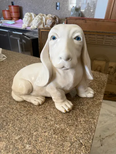 Escultura Vintage de Cachorro Basset Hound com Olhos de Vidro - Grande e Pesada