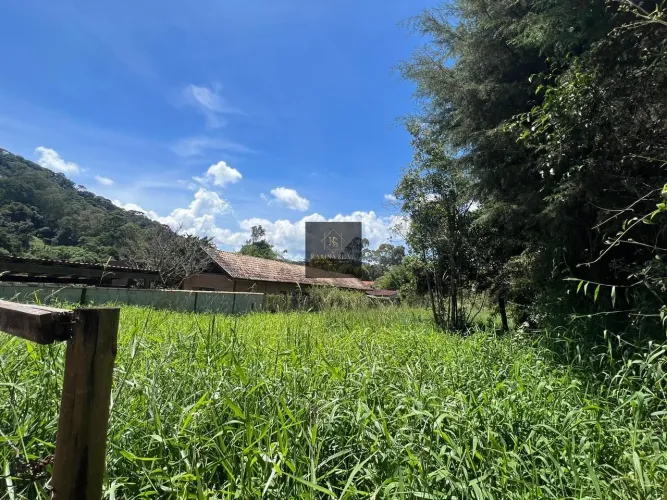 Terreno à venda em Santo Antônio do Pinhal-SP, bairro Sertãozinho, com 750m² de área. Venh