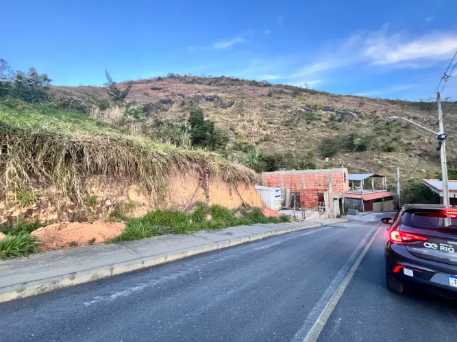 Terreno no Parque das Árvores- Cantagalo RJ