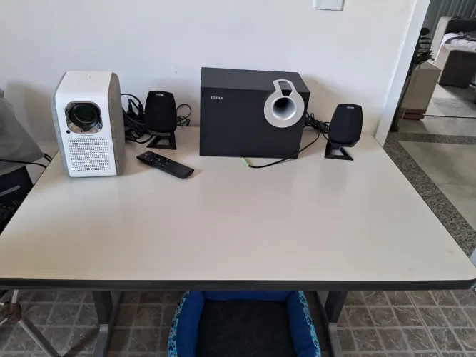 Projetor Touyinger H6 Pro + Caixa de Som 2.1 Edifier