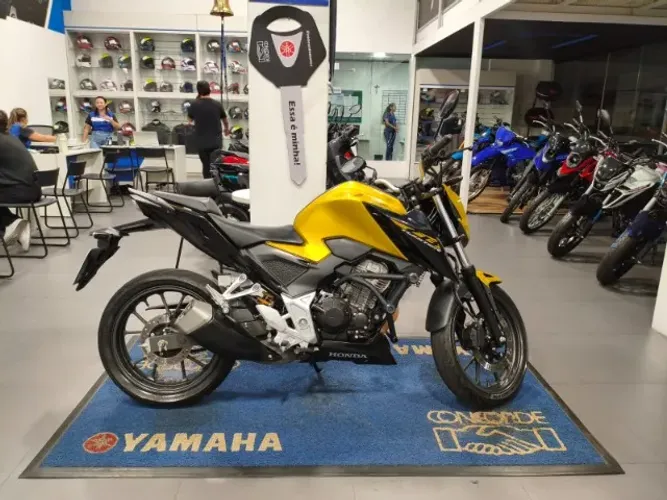 Honda CB 300f Twister Flex 2023 Dourada