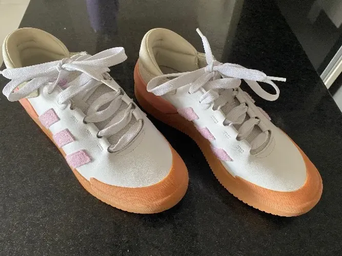 Tênis Adidas Court Feminino, novíssimo 