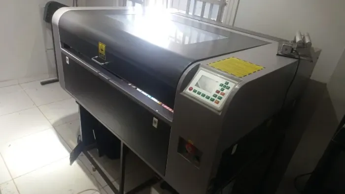 Máquina de corte e gravação Cnc laser co2 marca vuze 10060 Maquina de corte e gravação em 