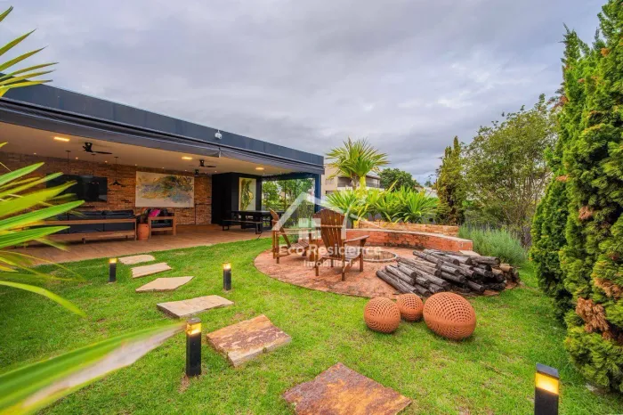 Casa Mobiliada Alto Padrão com 3 Suítes à venda, 231 m² por R$ 1.750.000 - Ninho Verde II