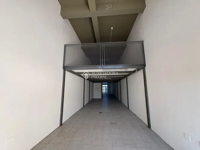 Loja à venda, 124m², atrás do shopping Bourbon Country em Porto Alegre.