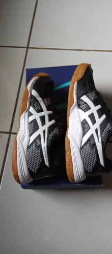 Tênis Asics, modelo Gel Rocket 8A, número 43, na caixa.