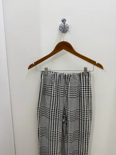 Calça em malha xadrez feminina 
